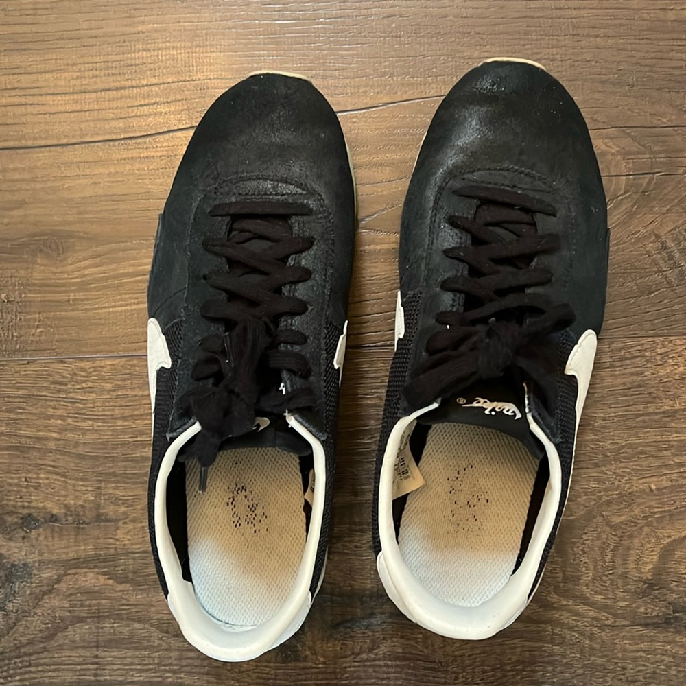 Nike tennis shoes